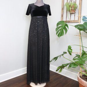 FORMAL FASHIONS INC Woman's Black Stretch Velvet Dress Size 8 UNALTERED